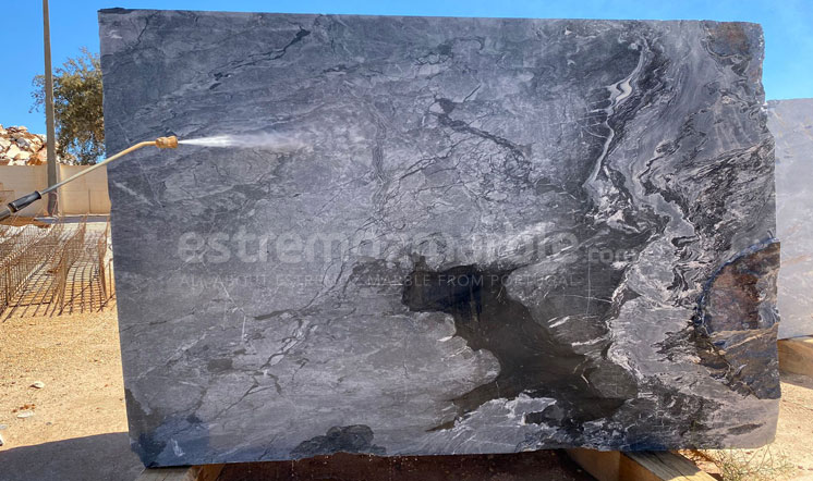 Ruivina Dark marble block